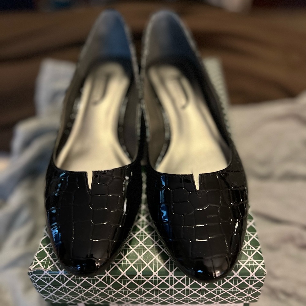 J. Renee’ Breauna Black Crocodile Print Color: 8M low heel pump Patent Leather